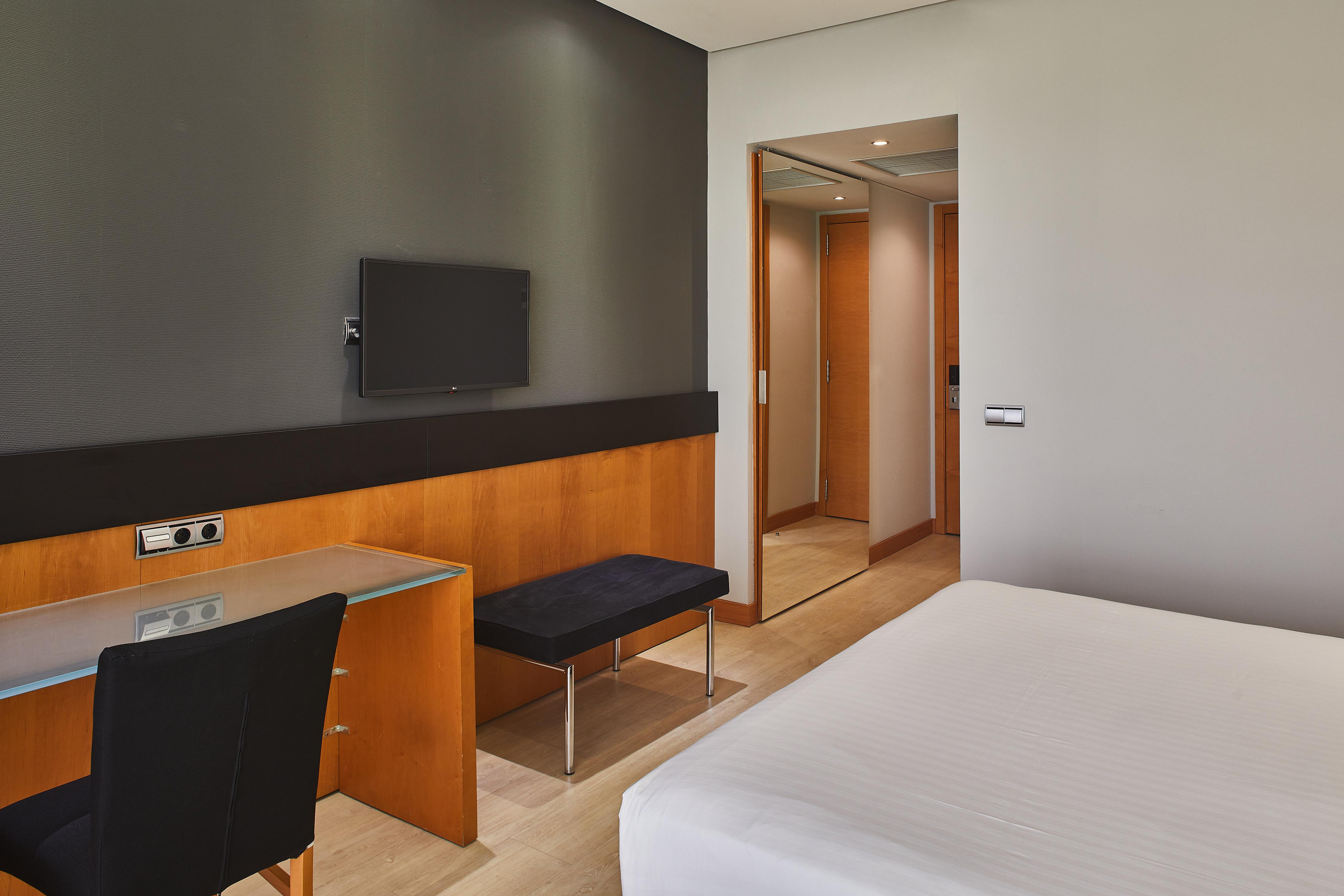Hotel Silken Puerta Madrid Exterior foto