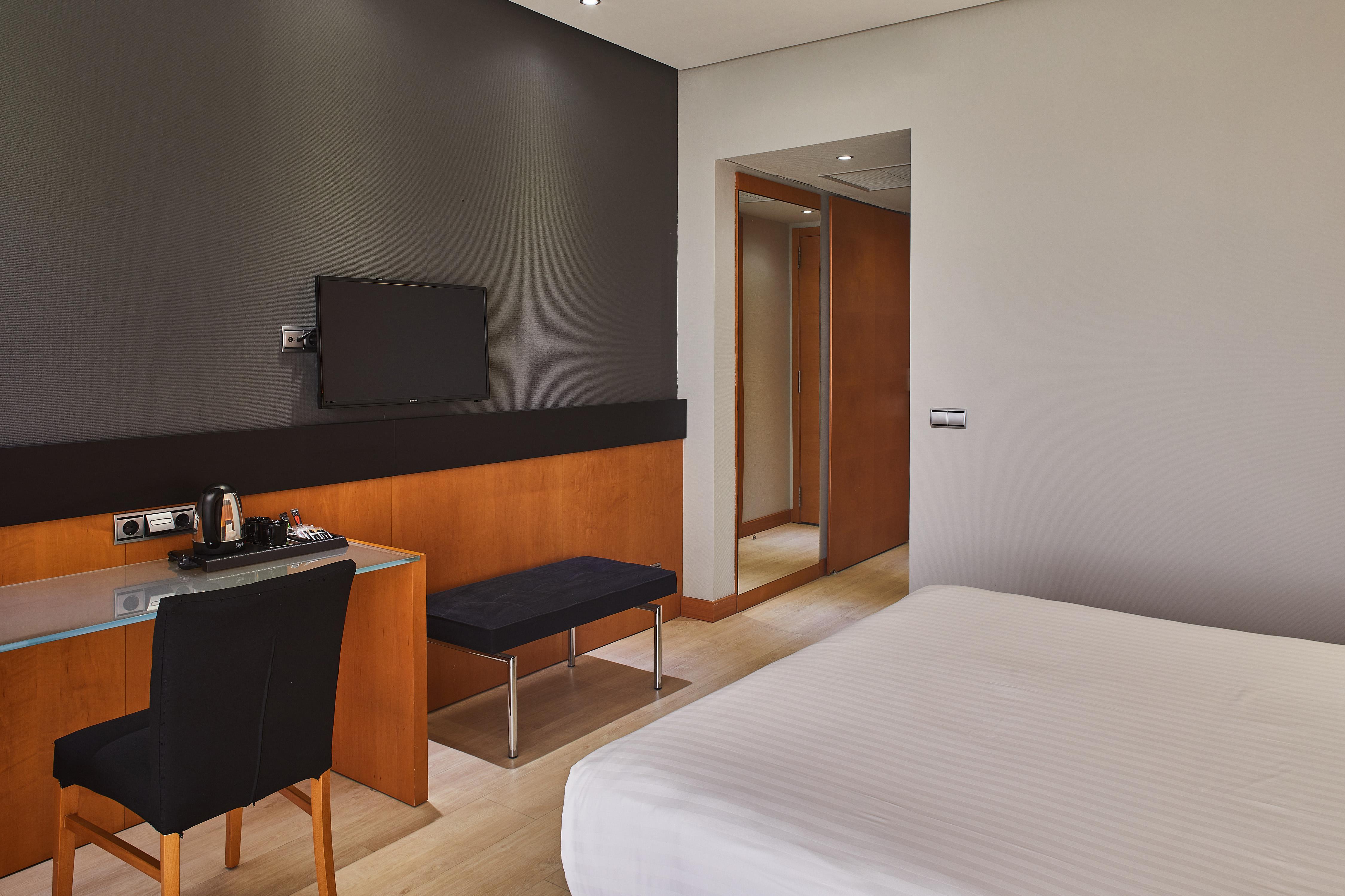 Hotel Silken Puerta Madrid Exterior foto
