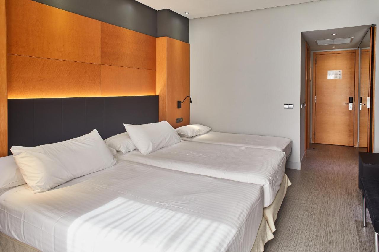 Hotel Silken Puerta Madrid Exterior foto
